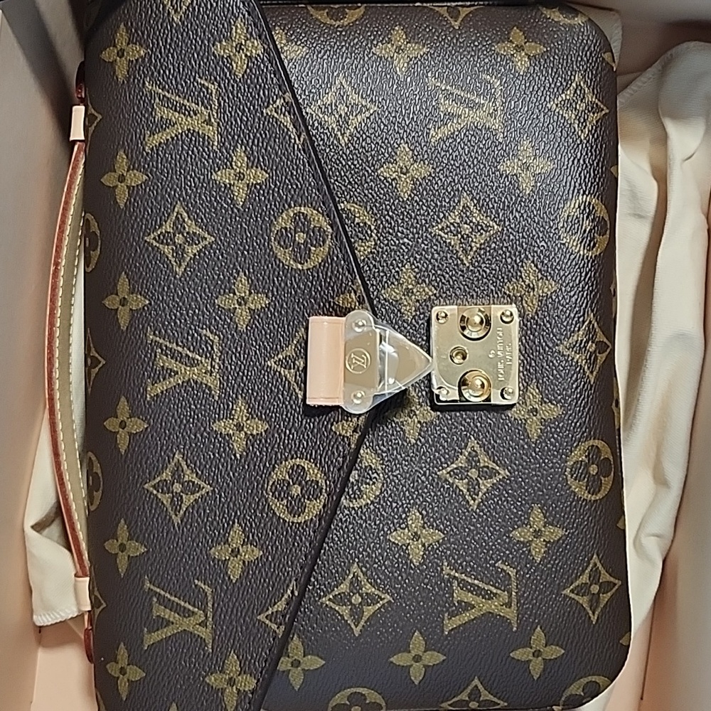 LV Pochette Métis